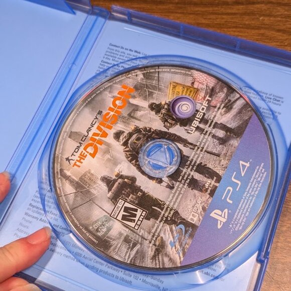 Tom Clancy's The Division PS4 Game - Picture 2 of 3